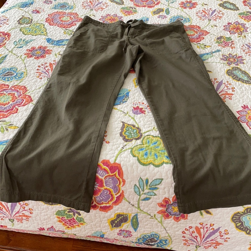 Like new North Face pants. Olive green.